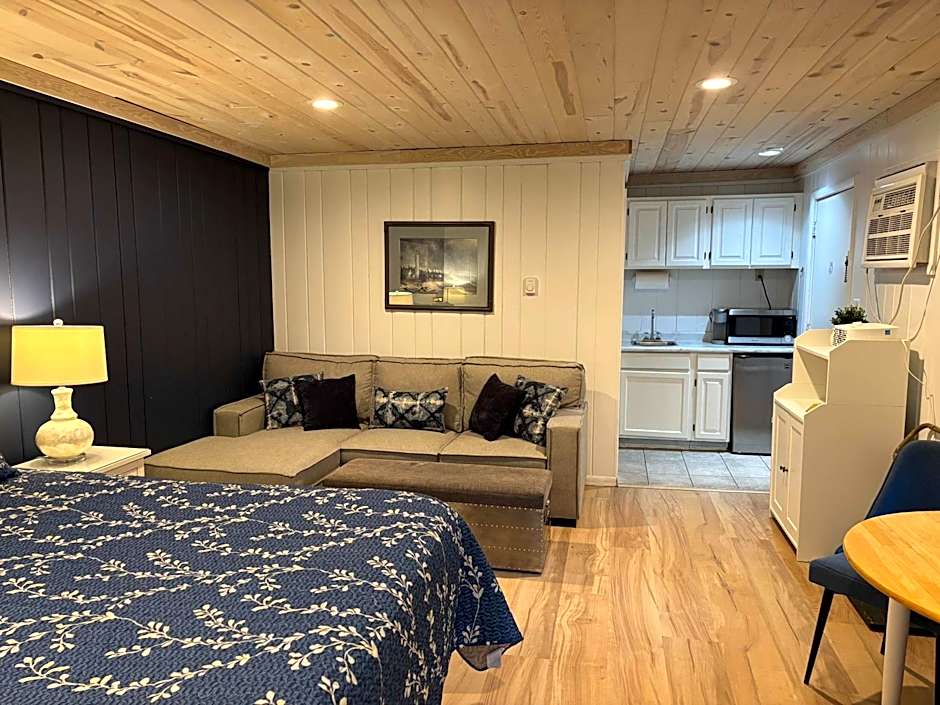 Shanty Creek, Condo, Golf ,Sleeps 4, Pets welcome!