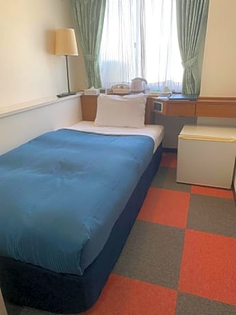 Economy Single Room with Shared Bathroom - Male Only