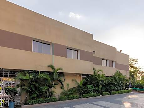 Capital O 75308 Floatel International Beach Resort