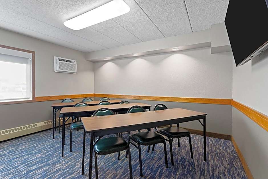 AmericInn by Wyndham Roseau
