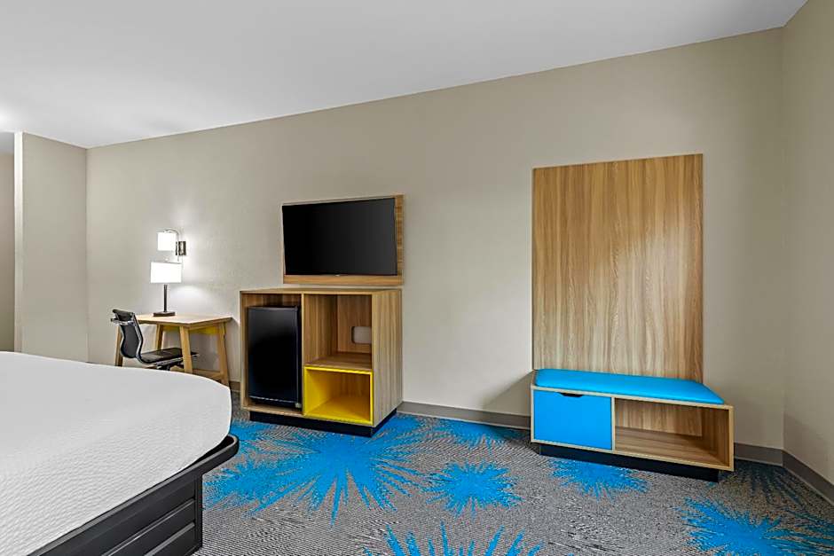 Days Inn & Suites by Wyndham Union City