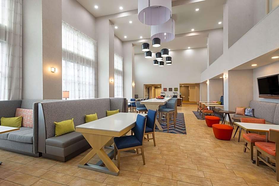 Hampton Inn By Hilton And Suites Harrisburg/North, Pa