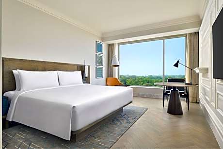Deluxe Guest room, 1 King, 20 discount on Spa, 15% discount on F&B