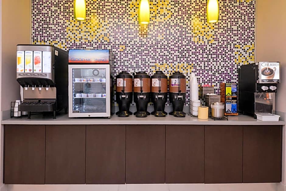 La Quinta Inn & Suites by Wyndham Indianapolis South