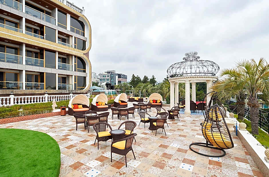 GoldOne Hotel & Suites