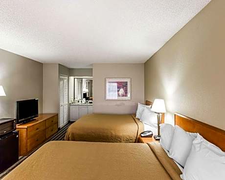 2 Double Beds, Smoking