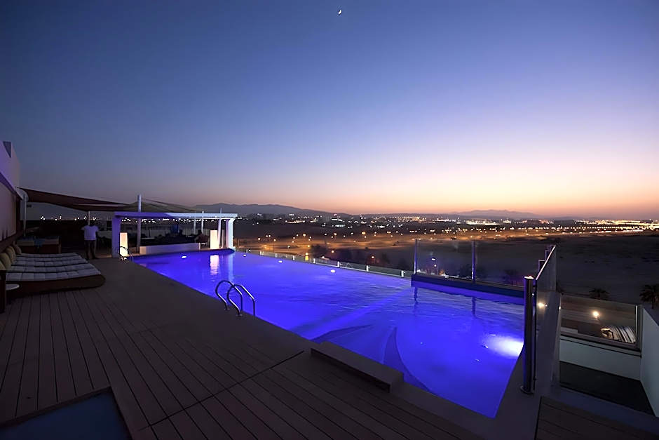 Carnelian Muscat - Airport Hotel