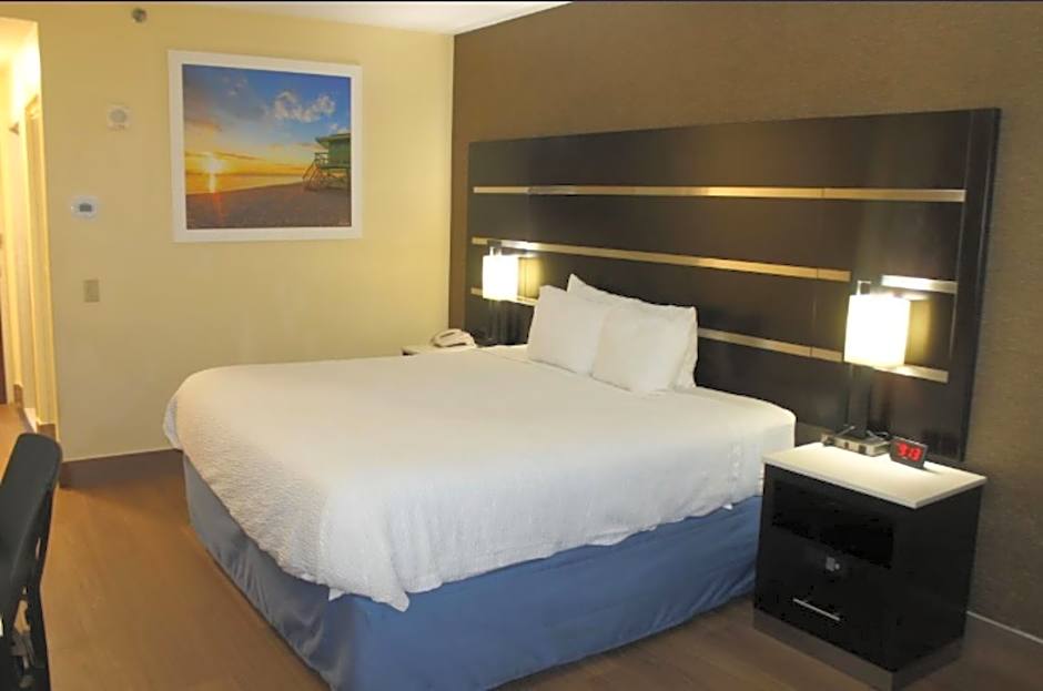 Photo 1 of 10 of 1 King Bed, Mobility Accessible