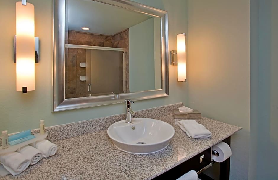 Holiday Inn Express Hotel and Suites Saint Robert, an IHG Hotel