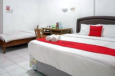 RedDoorz Plus @ Alun Alun Nganjuk