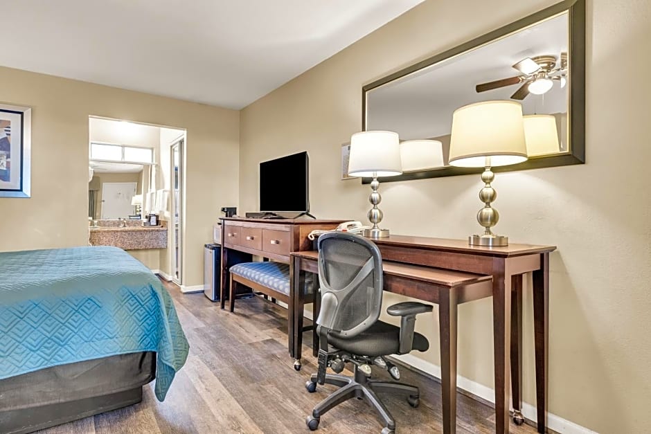 Scottish Fairway Inn