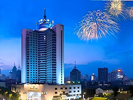 Kunming Green Land Hotel