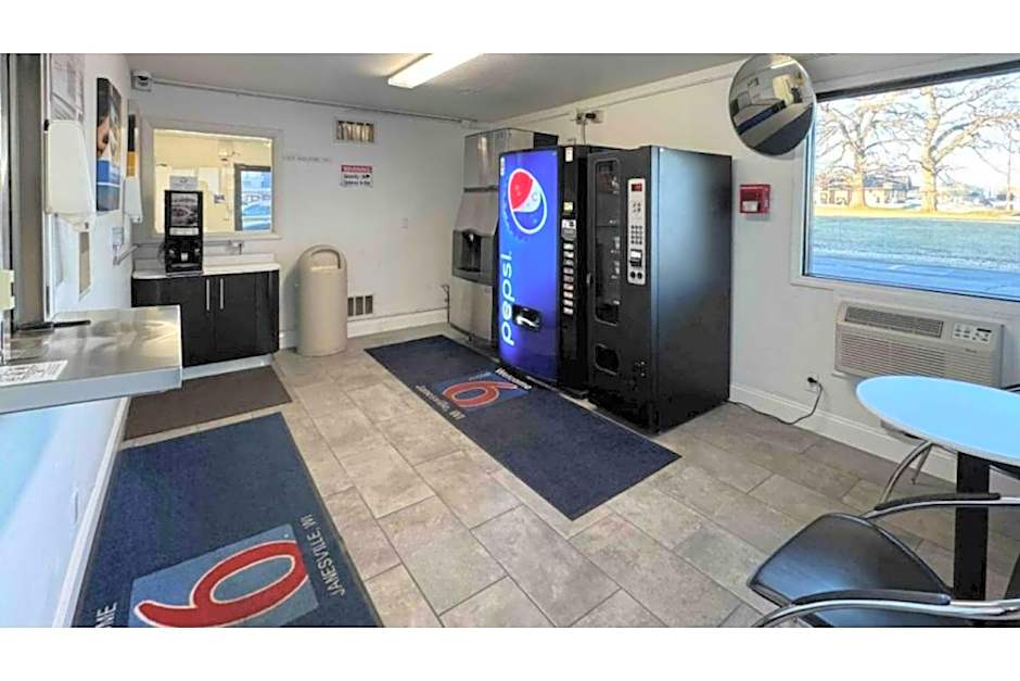Motel 6-Janesville, WI