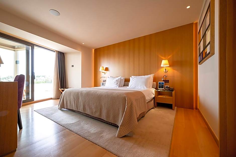 Somewhere Vouliagmeni