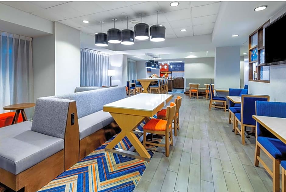 Hampton Inn Denver-International Airport