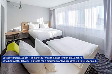 Standard Queen Room with Sofa Bed - Non-Smoking