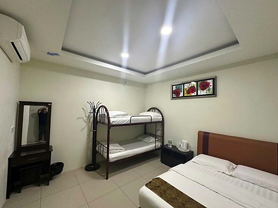 Grand Line Hotel