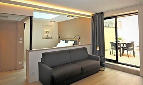 King Studio with Sofa Bed