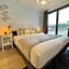 OneLuxStay near Fashion District