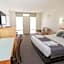 Sandors Motor Inn
