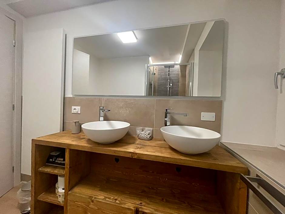 SnowLake Suite & Apartment