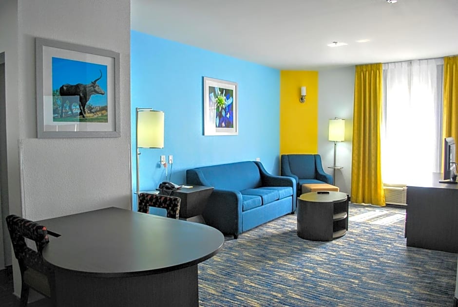 Days Inn & Suites by Wyndham Lubbock Medical Center