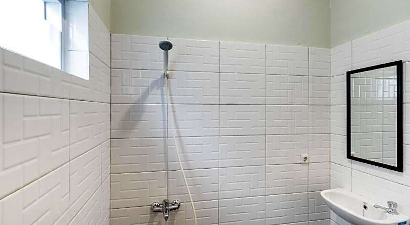 RedDoorz Plus near RS USU Medan 2