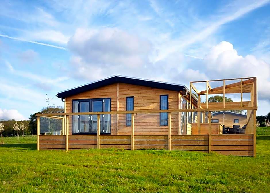 Cherry Bird Lodge Escape