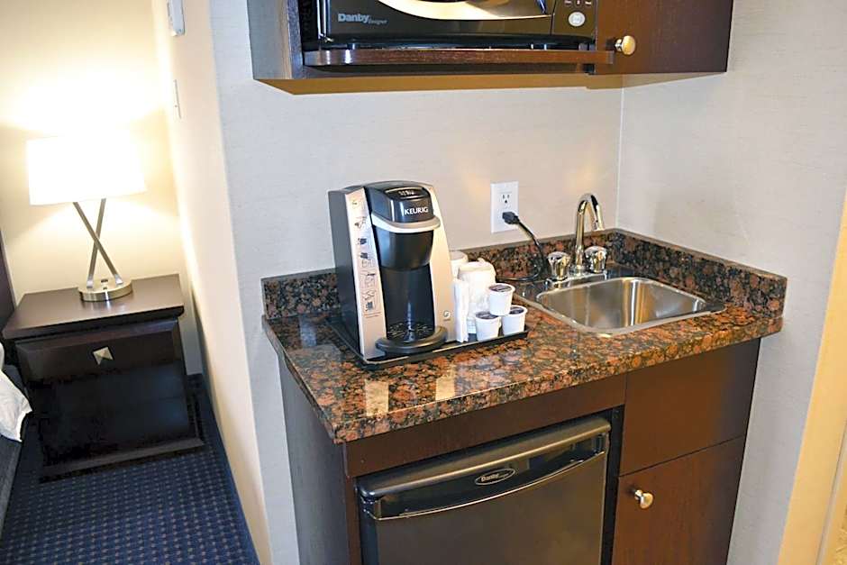 Holiday Inn Express Hotel & Suites Edson By IHG