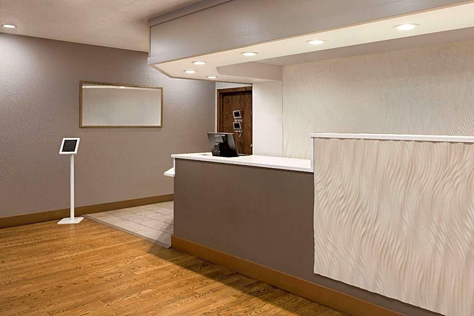 Ramada by Wyndham Albuquerque Airport