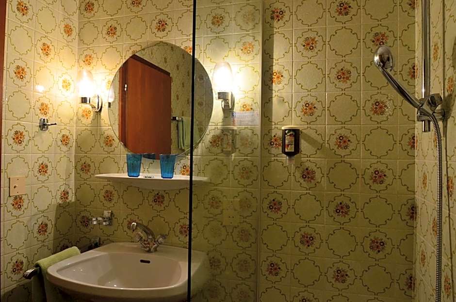 Dahoam by Sarina - Rooms & Suites