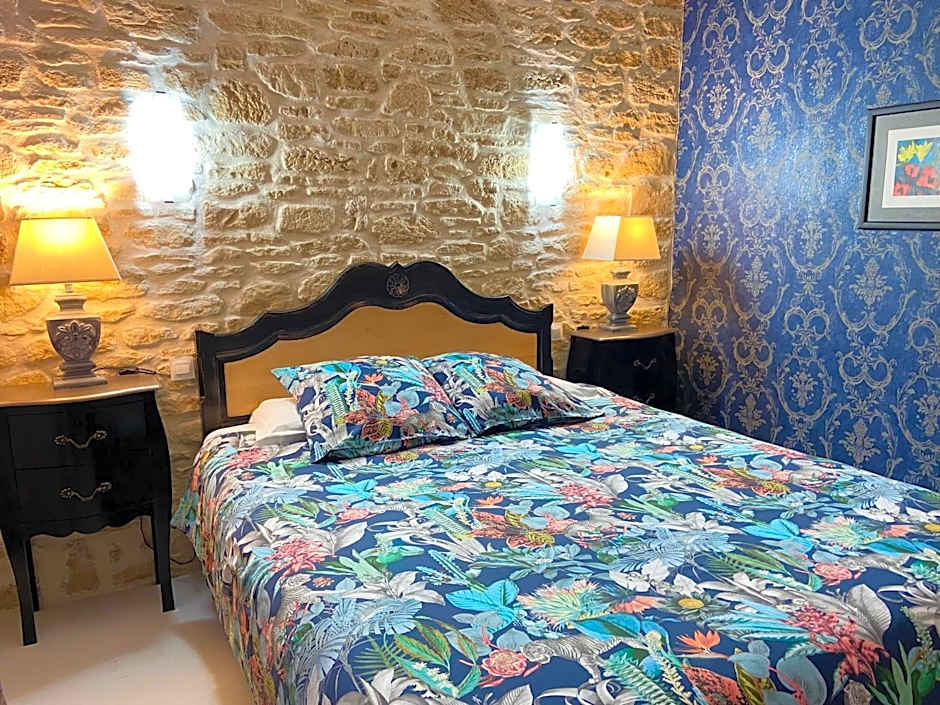 Ô Clair de Lune au cœur de Sarlat - Chambres climatisées - Parking privé - Piscine chauffée - Spa et massages