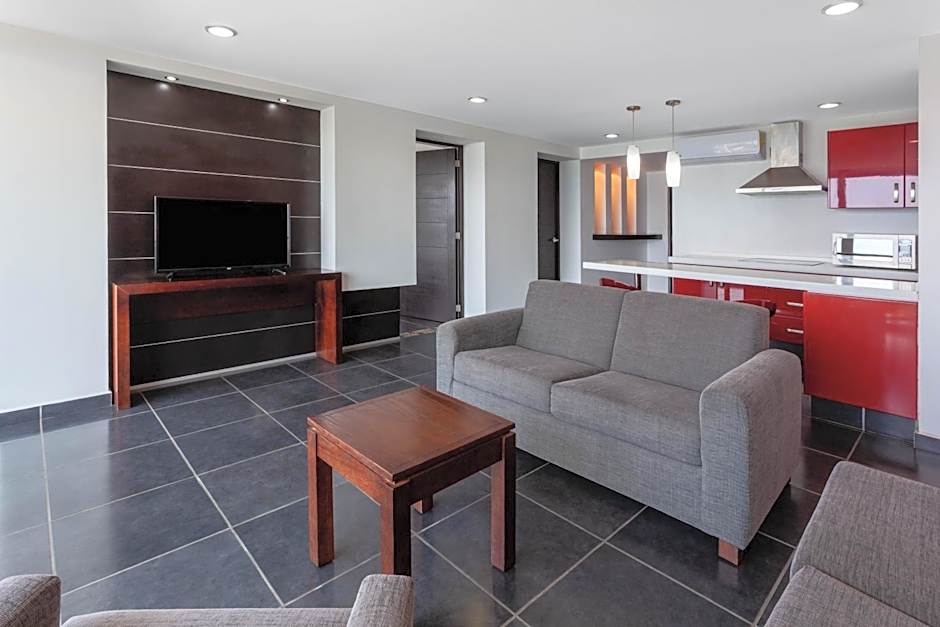 Ramada by Wyndham Acapulco Hotel & Suites