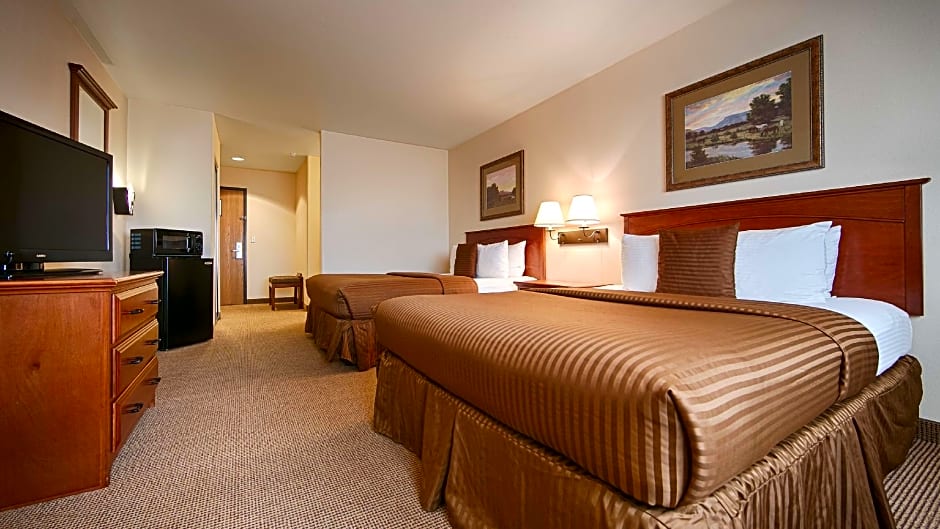 Best Western Territoral Inn & Suites