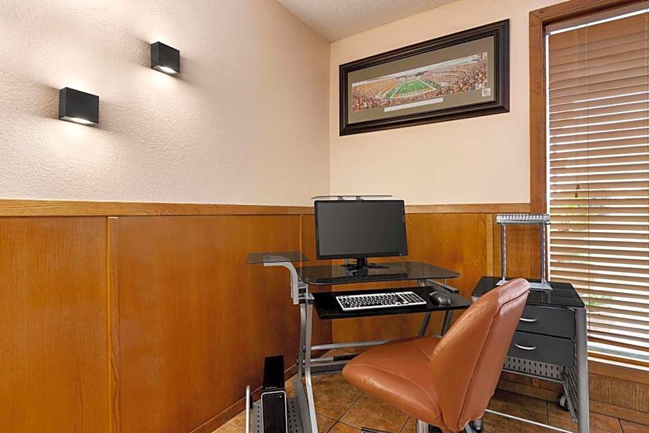 Super 8 by Wyndham Waco University Area