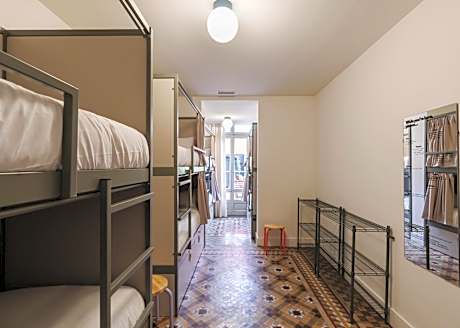 Bed in 8-Bed Mixed Dormitory Room