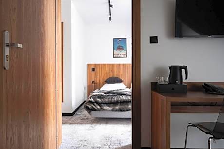 Studio (2 Adults + 2 Children)