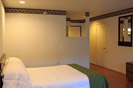 Double Room with Two Double Beds - Non-Smoking