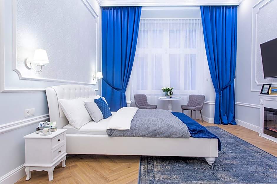 Main Square Apartments