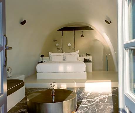 Superior Suite with Outdoor Hot Tub & Caldera View