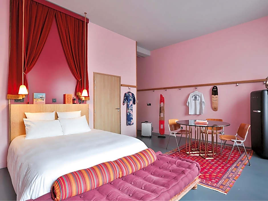 MOB HOTEL Paris Les Puces