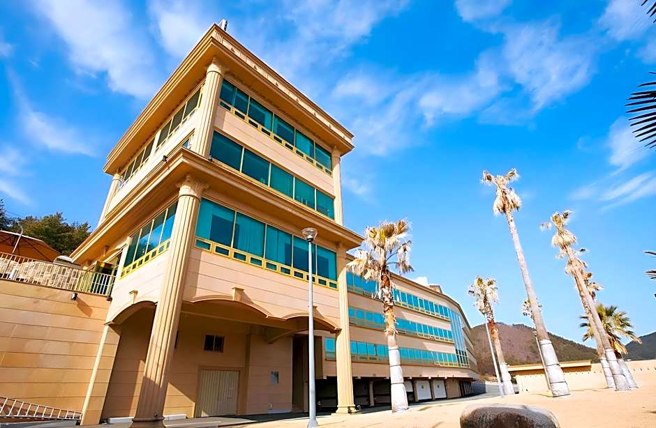 HOTEL SANGSANG & Private Sang Sang Pool Villa