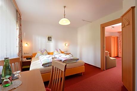 Family Room (2 Adults + 2 Children)