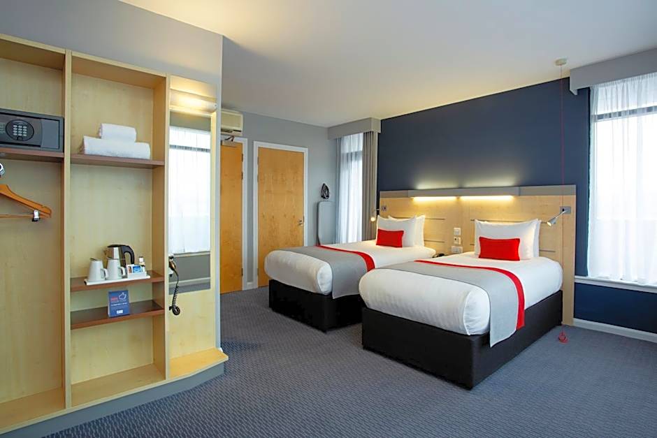 Holiday Inn Express Cheltenham Town Centre By IHG