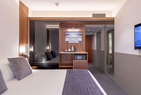 2 Single Beds with Family Room, No Smoking
