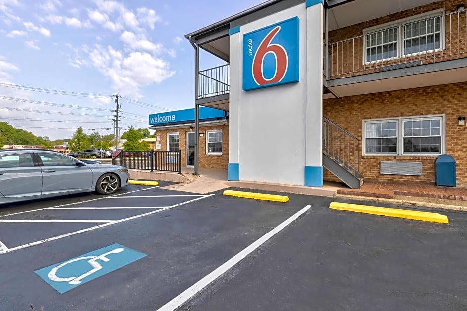 Motel 6-Falls Church, VA - Arlington Boulevard