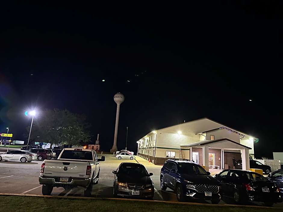 Super 8 by Wyndham Mendota I-39