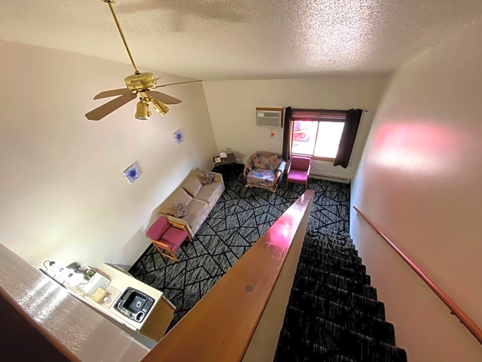 Woodland Inn & Suites