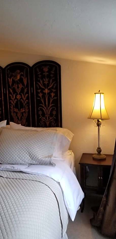 Lily Creek Lodge