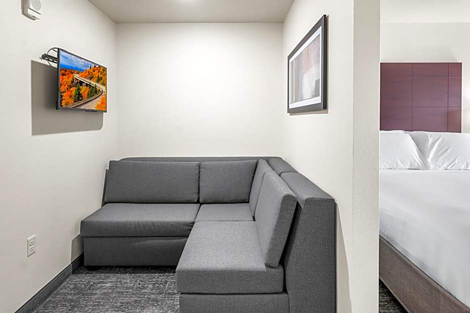 Cobblestone Hotel & Suites Denmark - Green Bay